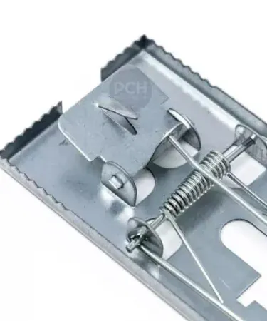 Metal Mice Trap Rat Catcher with powerful steel snap spring mechanism for effective rodent control