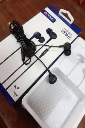 Ronin R29 Original Handsfree Deep Bass Wired Earphones with Stereo Sound, Noise Cancellation, and 3.5mm Jack with Mic for Music and Gaming