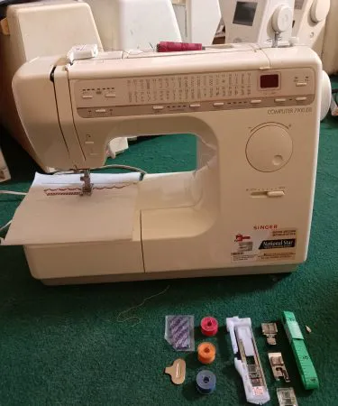 ** Singer Computer 7900DX computerized sewing machine with digital display, built-in utility and decorative stitches, automatic needle threader, and free arm for versatile sewing projects.