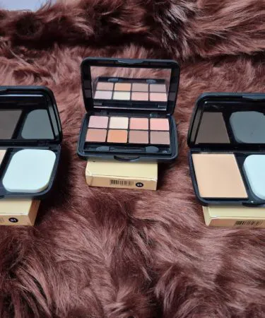 ANC MAC x Robert Lee Morris Makeup Kit with 3 Colour Eye Shadow Palette, Face Powder, Brush, and Puff for sale on Khareedo Pakistan with check on delivery service.