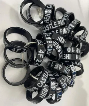 Premium Rigneck Parrot Ring and Green Parrot Leg Ring 12mm 15mm made of aluminum, featuring a lockable design for bird identification and style.