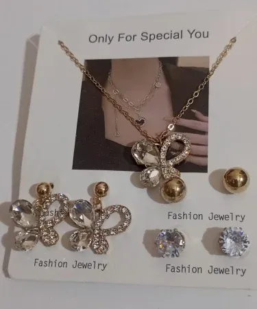 Elegant Locket Set with intricate design and matching Ear Studs, part of a versatile Jewellery Pack, available on Khareedo/Kharedo Pakistan with Check on Delivery service.