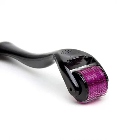 Dynamic Life Derma Roller 0.5mm with 540 micro needles in hard acrylic box for hair growth, anti-aging, wrinkles, and acne scar removal for men and women in Pakistan.