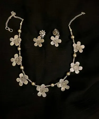 Elegant vintage silver flower necklace and earring set with antique finish**