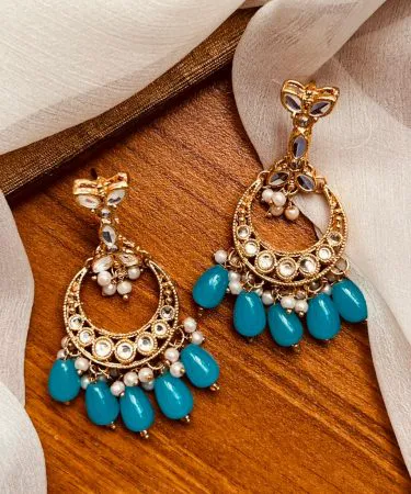** Close-up of stunning fine quality Kundan Earrings, intricately designed women's ethnic jewelry from Pakistan, perfect for weddings and traditional events, available with Check on Delivery via Khareedo/Kharedo.