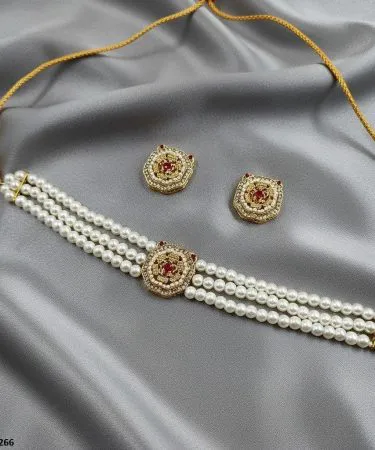 Flower Pearl Choker Set – golden plated copper alloy necklace with synthetic stone pearls, 10 inch length, women’s formal party wear, packaged in polybag, displayed on a white background , imagecaption=Elegant Flower Pearl Choker Set for women – perfect for formal and party occasions, available on Khareedo & Kharedo with Check‑on‑Delivery service ,