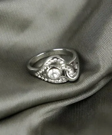 Pearlistan silver zircon ring shimmering attractive jewellery for women Pakistan