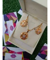 beautiful design golden plated locket set for girls and women – elegant gold jewelry, imagecaption=Golden plated locket set perfect for gifting girls and women, offered by Khareedo | Kharedo,