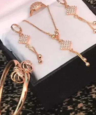 Set golden plated stylish new design fashion jewelry for women, elegant gold plated accessory set Pakistan