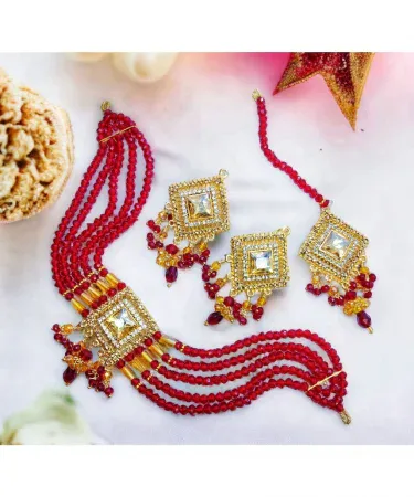 New fancy pearl choker patti set with matching earrings and tika for girls and women, latest Pakistani design with elegant pearls, perfect for weddings and festive occasions, available on Khareedo.