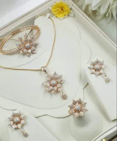 New good looking gold jewelry set with chain for women, modern design, Khareedo Pakistan cash on delivery