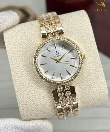 Stylish golden women's chain strap watch with elegant bracelet design**