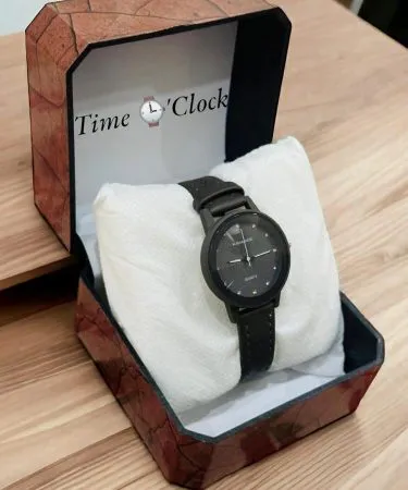 elegant-womens-leather-analogue-watch**