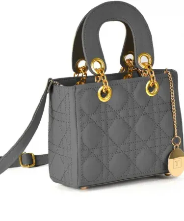 Girls cross body bag in stylish pink color, perfect for daily use , imagecaption=Elegant pink Girls Cross Body Bag – ideal for school and outings ,