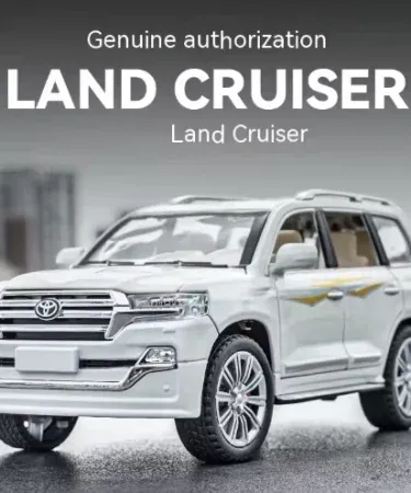1:24 scale Toyota Land Cruiser LC200 diecast model with realistic smoke effect, LED headlights and taillights, pull‑back metal SUV toy, imagecaption=Detailed 1:24 Toyota Land Cruiser LC200 alloy diecast model showcasing smoke feature and LED lights – perfect for kids and collectors.