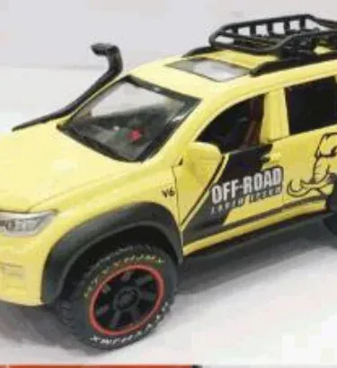 Limited 1:24 Scale Toyota Prado Off‑Road SUV alloy diecast model car with pull‑back, lights and sound – collector’s edition