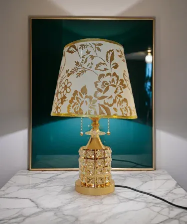 Golden crystal table lamp with metal base and glass shade, 18 inch height, perfect for bedroom and living‑room décor, imagecaption=Elegant golden crystal table lamp – ideal for modern home décor.