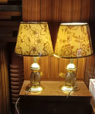 Elegant Floral Fabric Shade Table Lamp with Metal Base 18‑inch – 2‑Pack – Khareedo, imagecaption=Elegant floral fabric shade table lamp set (2 pcs) with sturdy metal base, perfect for adding a chic touch to any room,.