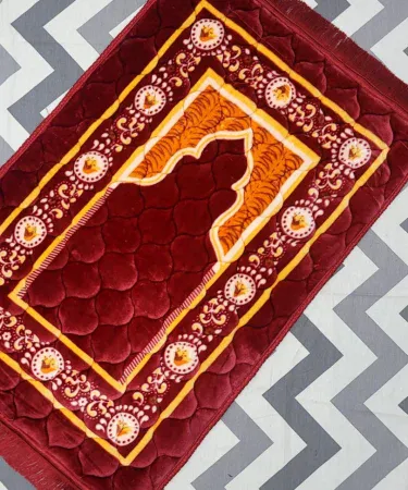 Soft smooth velvet king size prayer mat – luxurious Jay Namaz – Khareedo, Kharedo