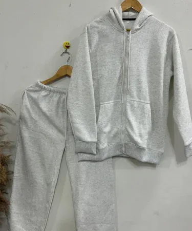 Zipper Hoodie and matching fleece trouser set in medium and large sizes, perfect for winter, imagecaption=Winter fleece zipper hoodie & trouser combo – stylish, warm, and available with Check‑on‑Delivery.