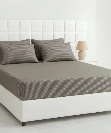 Royal Linen Cotton King Size Fitted Bedsheet with 2 Pillow Covers – Premium Soft Bed Linen, imagecaption=Royal Linen cotton fitted bedsheet set (king size) with two matching pillow covers, perfect for a luxurious and comfortable bedroom.