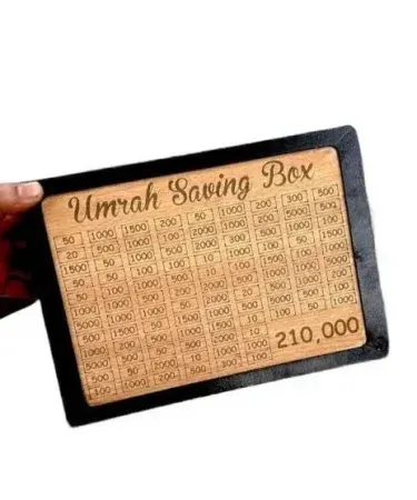 Umrah Savings Box 280 Days wooden money saving jar with Islamic motifs and daily pilgrimage tracker, imagecaption=Premium wooden Umrah Savings Box – perfect halal gift for Hajj, Umrah, Eid and Ramadan.