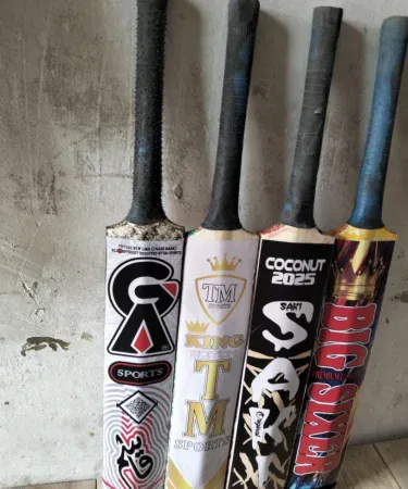 Little legend wooden cricket bat for kids age 6‑13 with colorful design, imagecaption=Little Legend Junior PowerPlay Cricket Bat – Perfect for Young Cricketers (Age 6‑13)