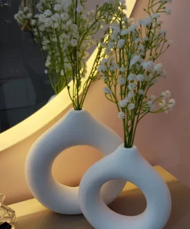 Donut-shaped white matte vase – modern minimalist home décor , imagecaption=Elegant donut shape white matte vase, perfect for living room or office décor ,