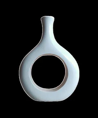 Handmade large donut‑shaped vase for floor decoration, imagecaption=Elegant large donut‑shaped vase – perfect for Pakistani home décor.