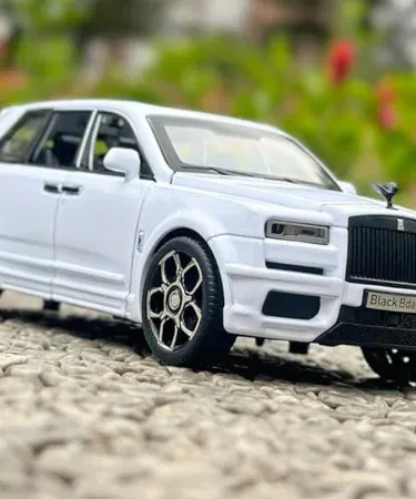1:32 Rolls Royce Cullinan alloy diecast model car with LED headlights, pull‑back action and openable doors , imagecaption=Premium 1:32 Rolls Royce Cullinan luxury SUV diecast toy – metal alloy body, LED lights, pull‑back and fully openable doors.