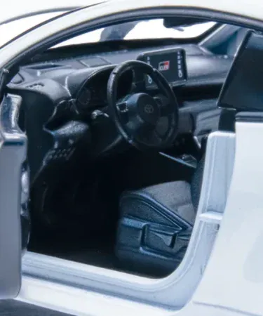 Maisto Toyota GR Yaris 1:24 diecast model car in red and white, detailed interior, opening side doors, free‑rolling sport rims, high‑quality paint finish, imagecaption=Maisto Toyota GR Yaris 1:24 scale diecast – official licensed collectible model displayed in its window box.