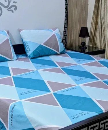 King size 100% cotton bedsheet with two matching pillow covers – soft, breathable, premium quality, imagecaption=Premium King Size 100% Cotton Bedsheet Set with 2 Pillow Covers – Available at Khareedo & Kharedo,