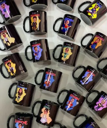Heat‑sensitive black magic mug revealing a custom photo when hot coffee is poured
