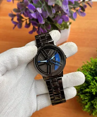 Multicolor stainless steel spinning watch with chain strap, imagecaption=Elegant stainless steel spinning watch – perfect accessory for any outfit.