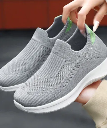 Women’s sports soft bottom trendy flying woven sneakers – breathable polyester low‑top shoes in gray, pink, black and blue, suitable for men and women, size 31‑39.