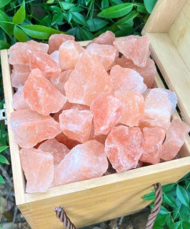 Pure Himalayan Salt Rocks – natural pink-orange chunks in 500 g, 1 kg and 2 kg eco‑friendly cotton bags, perfect for salt lamps, baths and décor