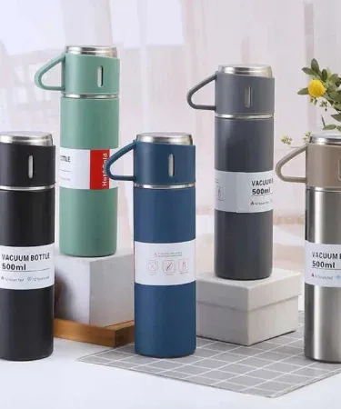 500ml stainless steel vacuum flask set with three insulated cups, perfect for travel and outdoor activities , imagecaption=Premium 500ml stainless steel vacuum flask set with three cups – ideal for hot or cold drinks on the go ,