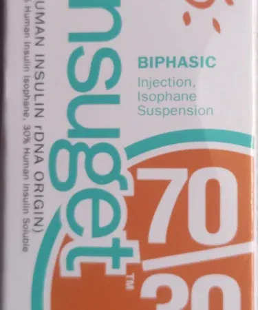 Insuget 70/30 insulin vial and syringe on white background, imagecaption=Insuget 70/30 – Human Insulin (DNA Origin) Injection, available with COD from Khareedo | Kharedo.
