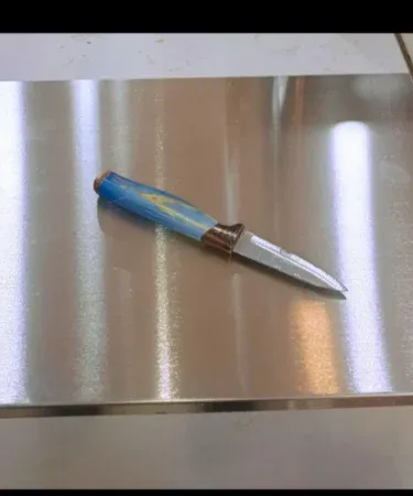 Stainless steel cutting board 48×40×15 cm on a kitchen countertop, showcasing its smooth surface and rectangular shape.