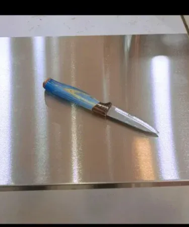 Stainless steel cutting board 48×40×15 cm on a kitchen countertop, showcasing its smooth surface and rectangular shape.