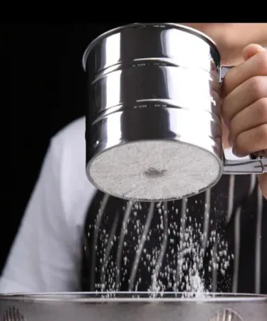 Flour Shifter kitchen tool – compact device for transferring flour without mess, imagecaption=Flour Shifter displayed on a kitchen countertop, perfect for home bakers and small cafés.