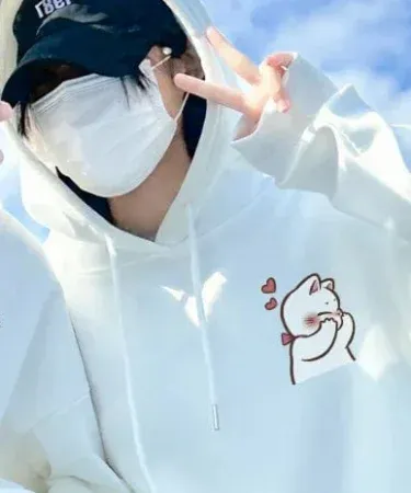 Cute cat print hoodie for couples – cozy winter couple hoodie with playful cat design, imagecaption=Couple wearing matching cute cat print hoodies from Khareedo/Kharedo.