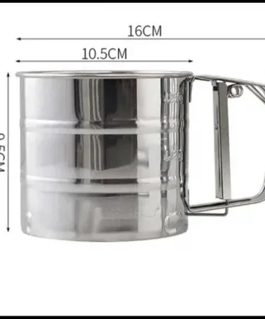 Flour Shifter kitchen tool – compact device for transferring flour without mess, imagecaption=Flour Shifter displayed on a kitchen countertop, perfect for home bakers and small cafés.