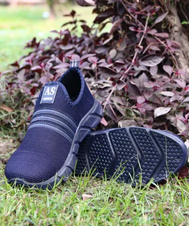 Men’s lightweight canvas slip‑on loafers in black, grey and blue with breathable mesh upper and anti‑slip rubber sole, imagecaption=2026 stylish men’s canvas slip‑on loafers – perfect for gym, walking, and casual wear,