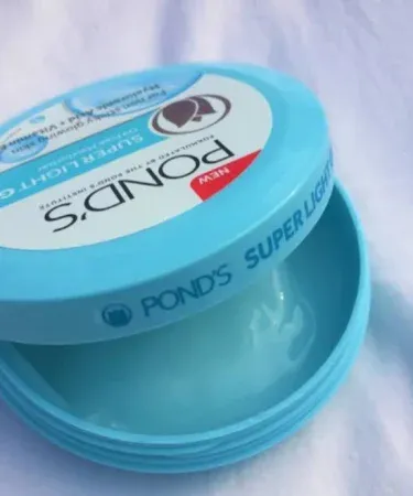 Pondes Super Light Gel 49g – ultra lightweight, non‑oily moisturizer in a sleek tube, perfect for daily skin care , imagecaption= Pondes Super Light Gel 49g – lightweight gel formula with hyaluronic acid & vitamin E for 24‑hour hydration ,