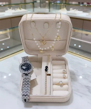 Luxury style watch gift set with elegant strap and polished dial, perfect for Eid and special occasions