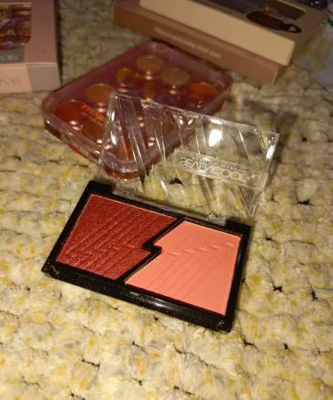 Premium makeup kit with eyeshadow palette, foundation, lipstick, mascara and brushes – Khareedo Kharedo