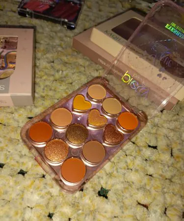 Premium Makeup Kit with eyeshadow palette, lipstick set, foundation & brush set – Khareedo|Kharedo