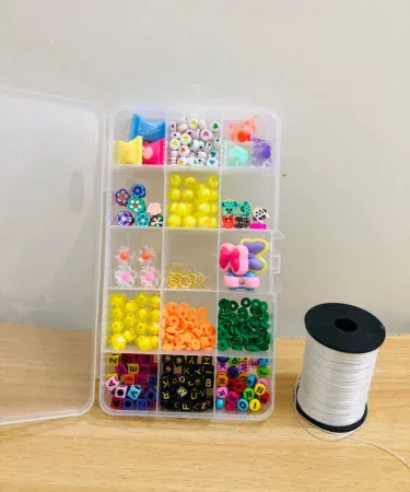 Beads box with elastic thread roll – colorful plastic beads for jewelry making, imagecaption=Colorful bead craft kit with elastic thread roll – perfect for kids and DIY jewelry,