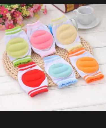 Baby knee pads with elastic anti‑slip design for crawling safety, imagecaption=Elastic anti‑slip baby knee pads – perfect for safe crawling.